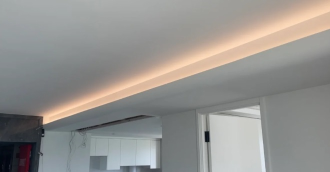 燈帶發(fā)光不均勻.JPG 燈帶發(fā)光不均勻.JPG