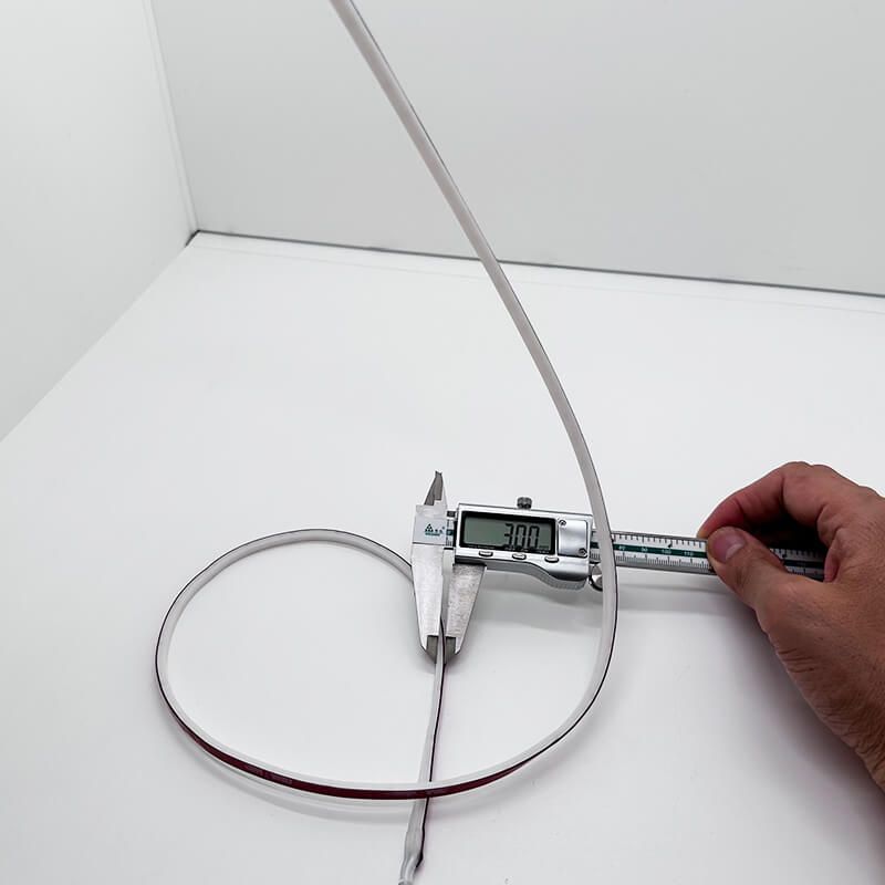 衣柜、櫥柜、酒柜專用，6mmx3mm3D發光LED燈帶 - 1